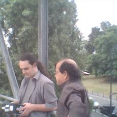 Jean-Pierre Huet et un étudiant de l'atelier de photographie à sténopé, mini digital camera [Bluetech], juin 2008.